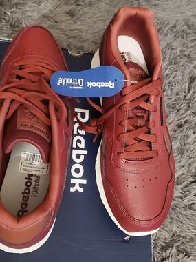 Reebok Men's Classic Leather Sneaker —Merlot Red